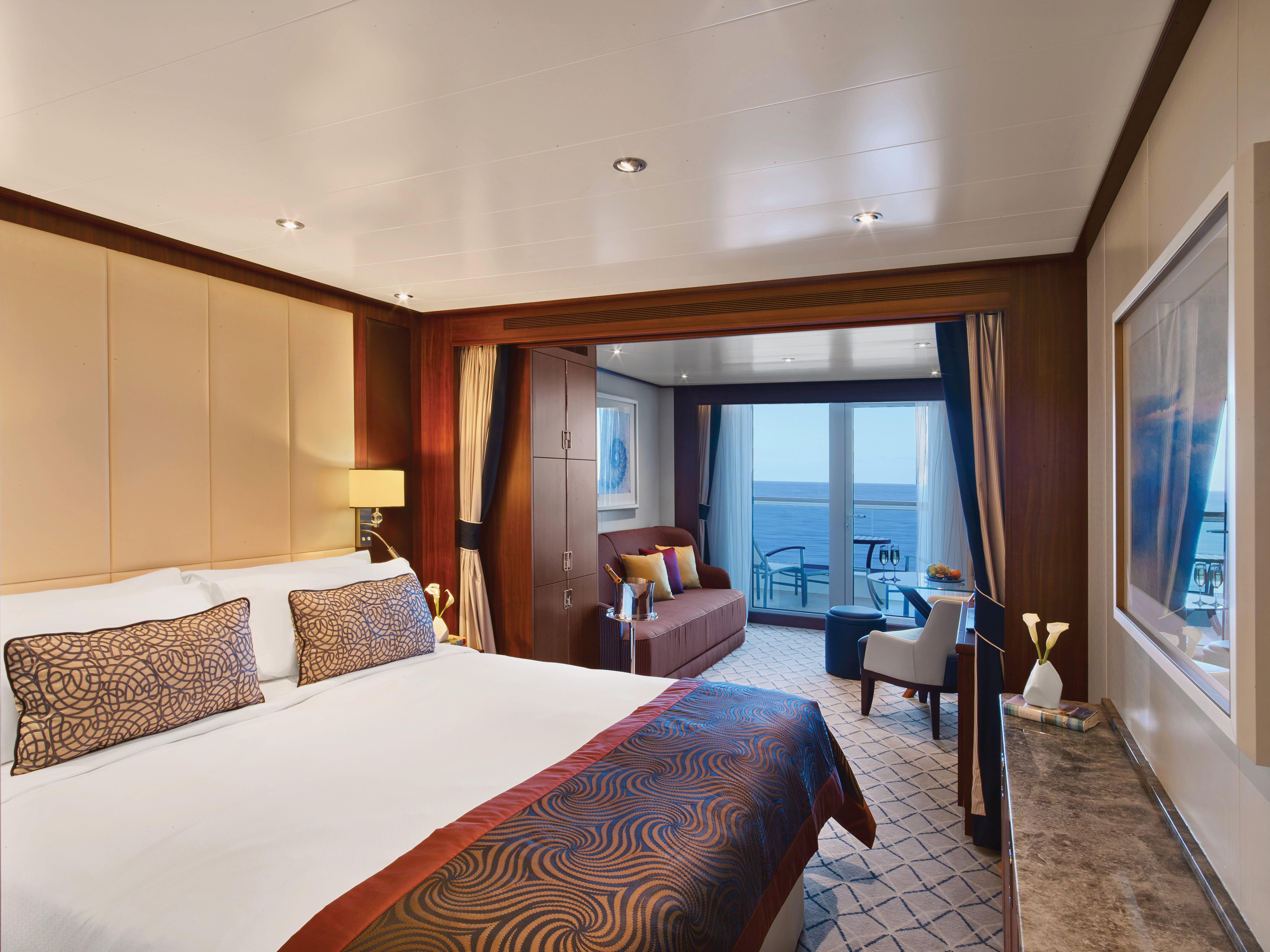 Seabourn_Encore_VerandaSuite_EL16C00266_cc
